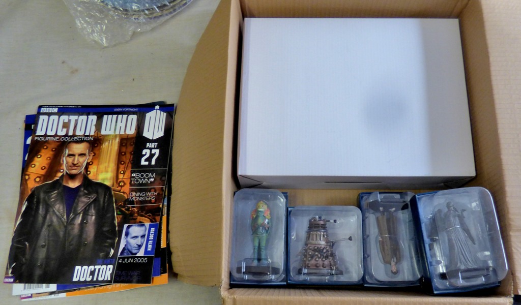 Dr Who - (5) Figures + Plinth + Magazines - Models-Weeping Angel LN678-Judoon Commander AAV2851-