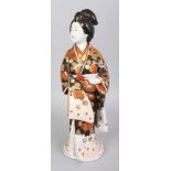 AN EARLY 20TH CENTURY SIGNED JAPANESE KUTANI PORCELAIN FIGURE OF A STANDING GEISHA, dressed in a