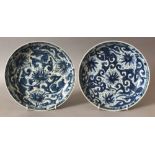 A SIMILAR PAIR OF CHINESE KANGXI PERIOD BLUE & WHITE SHIPWRECK PORCELAIN PLATES. (from the