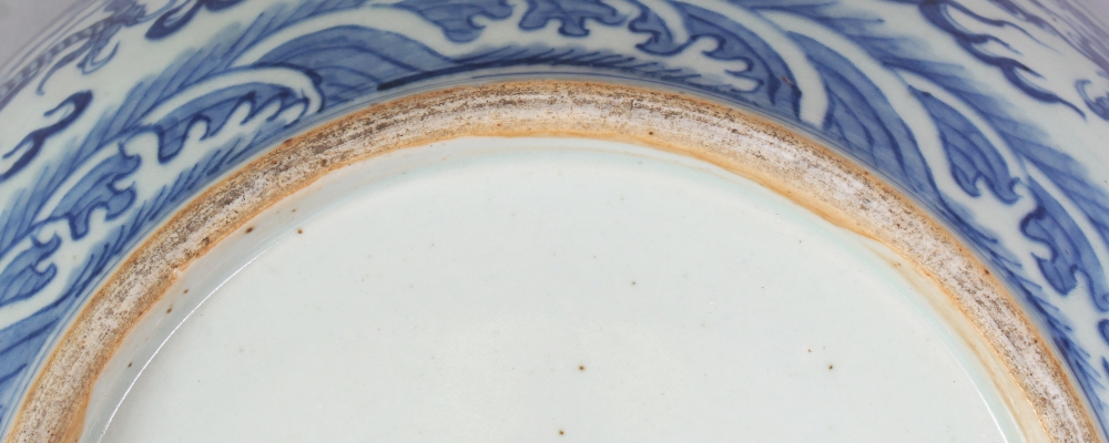 A GOOD LARGE 19TH CENTURY CHINESE BLUE & WHITE PORCELAIN DRAGON BOWL, the base with a six- - Image 10 of 10