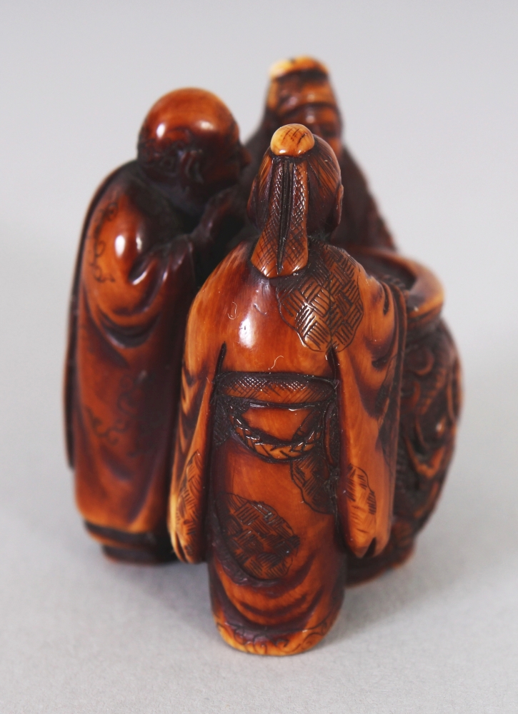 A GOOD QUALITY JAPANESE MEIJI PERIOD STAINED IVORY NETSUKE BY GYOKUZAN, carved in the form of - Image 2 of 6