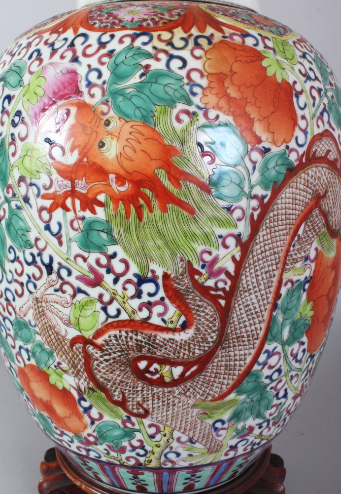 A GOOD LARGE LATE 19TH CENTURY CHINESE FAMILLE ROSE PORCELAIN DRAGON JAR & COVER, together with a - Image 5 of 10