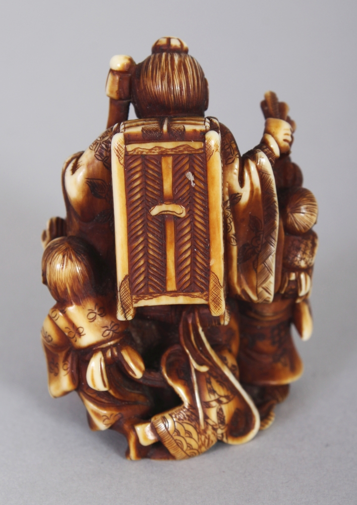 A GOOD QUALITY SIGNED JAPANESE MEIJI PERIOD STAINED IVORY NETSUKE, carved in the form of a - Image 3 of 6