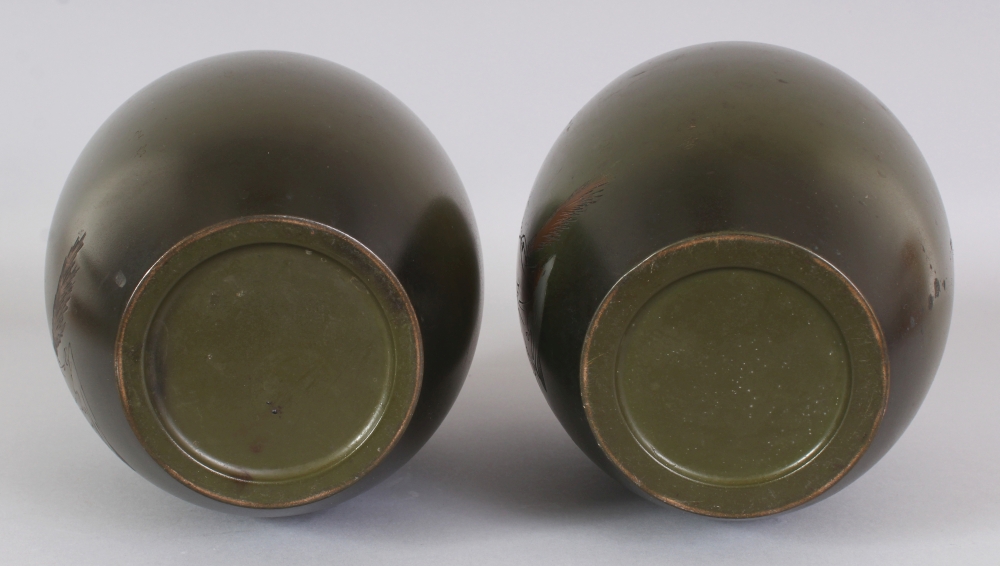A PAIR OF EARLY 20TH CENTURY SIGNED JAPANESE GREEN GROUND MIXED METAL & INLAID VASES, the side of - Image 9 of 9