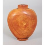 AN UNUSUAL CHINESE WOOD SNUFF BOTTLE, possibly boxwood, 2.1in high.