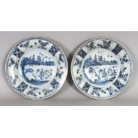 A PAIR OF EARLY 18TH CENTURY CHINESE BLUE & WHITE PORCELAIN SOUP PLATES, 8.9in diameter.