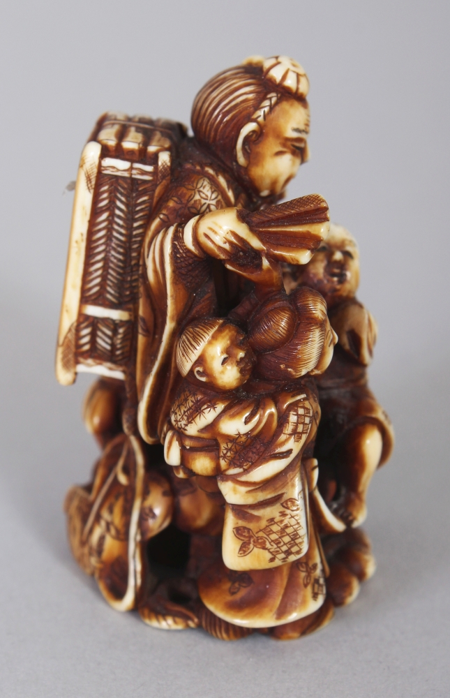 A GOOD QUALITY SIGNED JAPANESE MEIJI PERIOD STAINED IVORY NETSUKE, carved in the form of a - Image 2 of 6