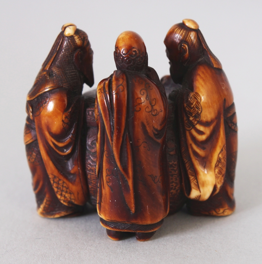 A GOOD QUALITY JAPANESE MEIJI PERIOD STAINED IVORY NETSUKE BY GYOKUZAN, carved in the form of - Image 3 of 6