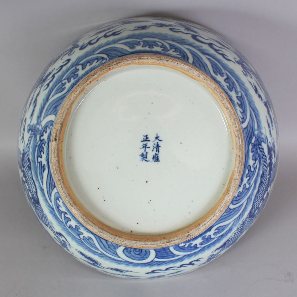 A GOOD LARGE 19TH CENTURY CHINESE BLUE & WHITE PORCELAIN DRAGON BOWL, the base with a six- - Image 8 of 10