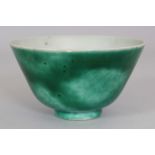 A 19TH/20TH CENTURY CHINESE GREEN GLAZED PORCELAIN TEA BOWL, the base with a seal mark in iron-