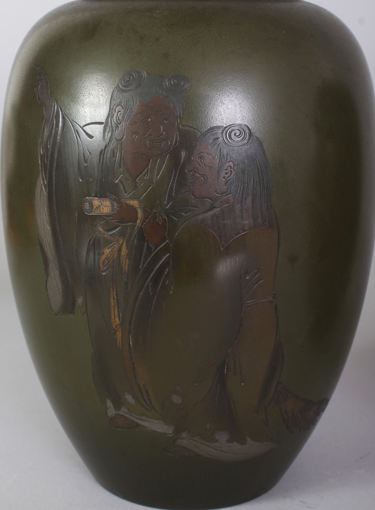 A PAIR OF EARLY 20TH CENTURY SIGNED JAPANESE GREEN GROUND MIXED METAL & INLAID VASES, the side of - Image 5 of 9