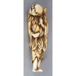 A FINE QUALITY JAPANESE EDO PERIOD IVORY NETSUKE OF A STANDING SENNIN, wearing a leafy mantle and