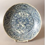 A CHINESE LATE MING DYNASTY WANLI PERIOD BLUE & WHITE SHIPWRECK PORCELAIN DOUBLE PHOENIX DISH, circa