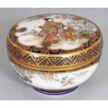 A SMALL GOOD QUALITY SIGNED JAPANESE MEIJI PERIOD KINKOZAN SATSUMA CIRCULAR EARTHENWARE BOX & COVER,