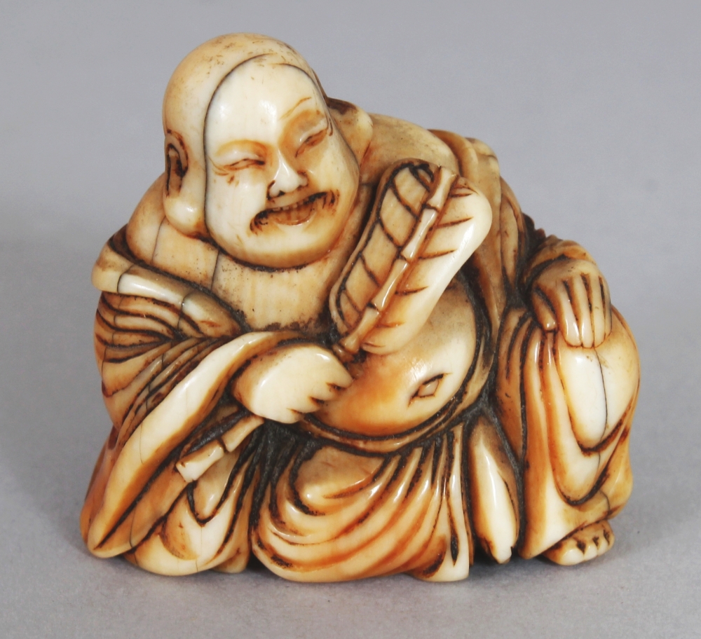 A GOOD QUALITY JAPANESE EDO/MEIJI PERIOD IVORY NETSUKE OF HOTEI, seated in a reclining posture and