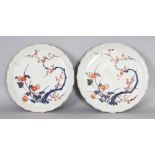 A PAIR OF 18TH CENTURY JAPANESE IMARI PORCELAIN DISHES, with petal-lobed rims, each painted with