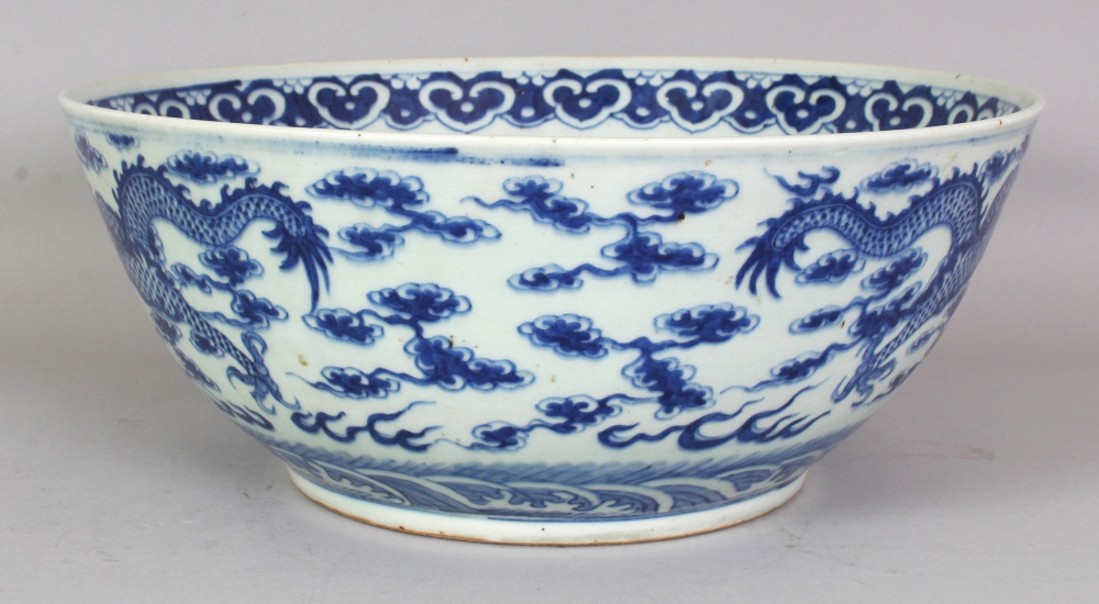 A GOOD LARGE 19TH CENTURY CHINESE BLUE & WHITE PORCELAIN DRAGON BOWL, the base with a six- - Image 2 of 10