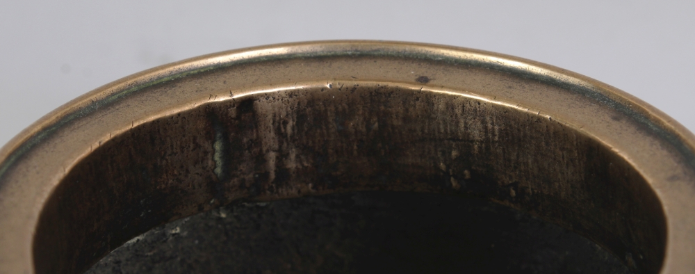 A GOOD SMALL 17TH/18TH CENTURY CHINESE POLISHED BRONZE TRIPOD CENSER, weighing 350gm, 3.6in wide - Image 3 of 5