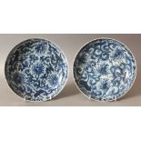 A SIMILAR PAIR OF CHINESE KANGXI PERIOD BLUE & WHITE SHIPWRECK PORCELAIN PLATES. (from the