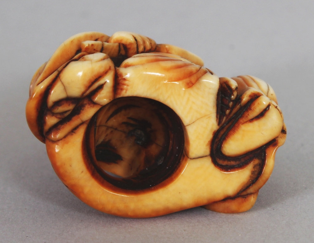 A GOOD QUALITY JAPANESE EDO/MEIJI PERIOD IVORY NETSUKE OF HOTEI, seated in a reclining posture and - Image 4 of 4