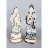 A PAIR OF CHINESE PORCELAIN FIGURES.