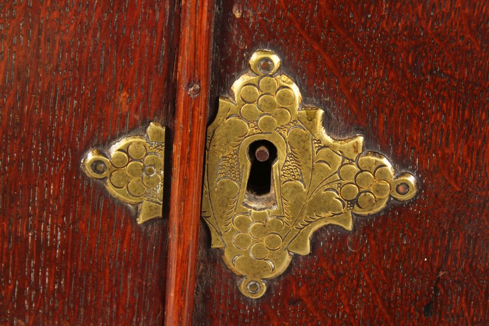 A GOOD 18TH CENTURY OAK APPRENTICES CUPBOARD, with a pair of double doors enclosing drawers, with - Image 4 of 4