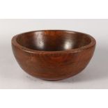 AN 18TH CENTURY TURNED WOOD FRUIT BOWL. 14ins diameter.