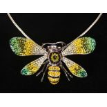 A SUPERB SILVER BUMBLE BEE BROOCH-NECKLACE ON CHAIN.