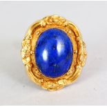 A GOOD YELLOW GOLD AND LAPIS RING.