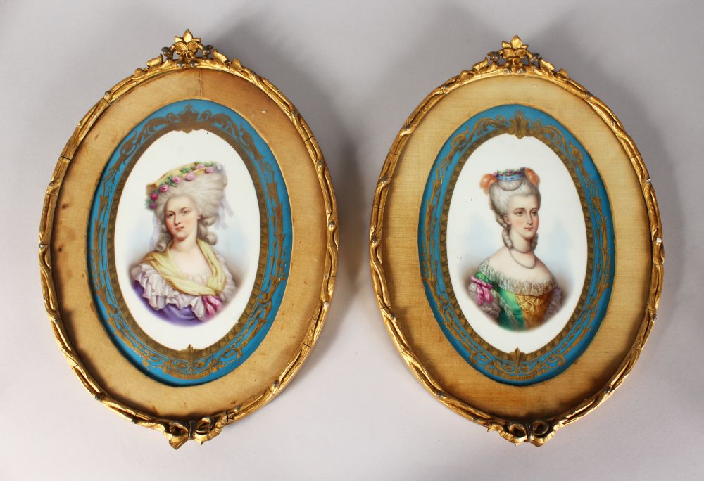 A VERY GOOD PAIR OF PORCELAIN PORTRAIT PANELS OF LADIES, with blue and gilt surround. 12ins x