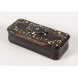 A GOOD GEORGIAN SILVER INLAID SNUFF BOX. 3.75ins.