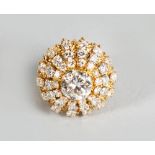 A LADIES 18CT YELLOW GOLD AND DIAMOND CLUSTER RING, remodelled by KUTCHINSKY, with large central