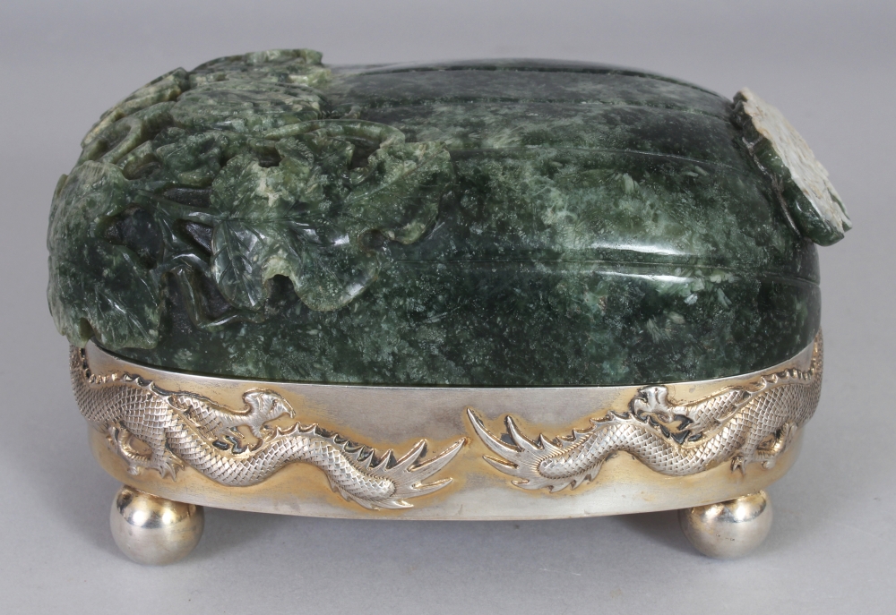 A GOOD EARLY 20TH CENTURY CHINESE SILVER & JADE OVAL BOX BY LUENWO OF SHANGHAI, the fruit form - Bild 3 aus 9