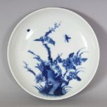 A 19TH/20TH CENTURY CHINESE BLUE & WHITE PORCELAIN SAUCER DISH, the interior painted with two birds,