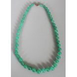 A 20TH CENTURY CHINESE APPLE-GREEN HARDSTONE NECKLACE, composed of graduated spherical beads,