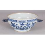 AN 18TH CENTURY CHINESE QIANLONG PERIOD BLUE & WHITE PORCELAIN PORRINGER, with shell handles, 7.25in