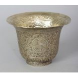 A 19TH/20TH CENTURY CHINESE SILVER-METAL WINE CUP, weighing approx. 82gm, the sides embossed with