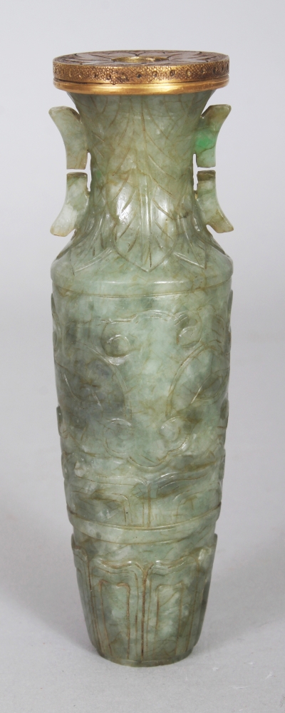 A GOOD QUALITY 19TH/20TH CENTURY JADE VASE, the sides carved with taotie masks between lappet and - Bild 3 aus 7