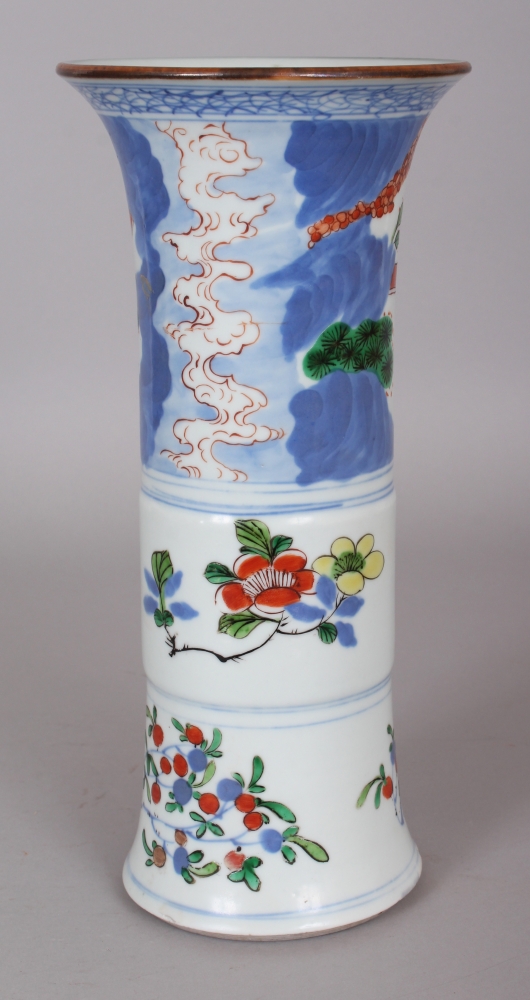 A GOOD CHINESE TRANSITIONAL STYLE PORCELAIN GU VASE, painted with a terrace scene of an official and - Bild 3 aus 8