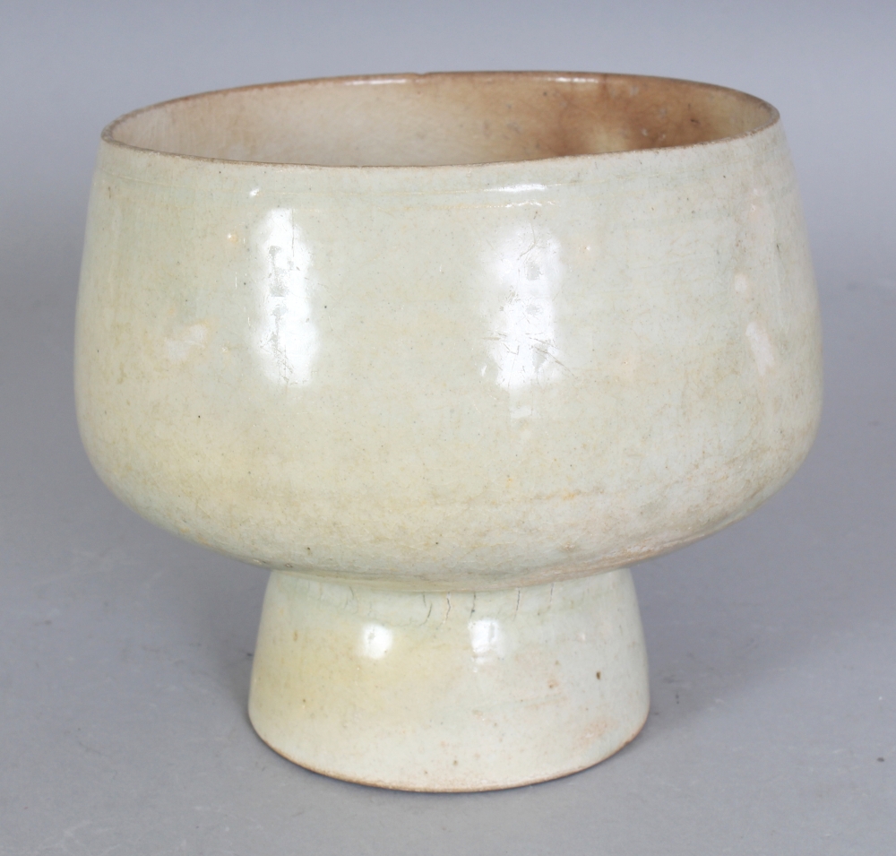 ANOTHER 18TH/19TH CENTURY KOREAN PORCELAIN BOWL, the ovoid body applied with a pale celadon glaze