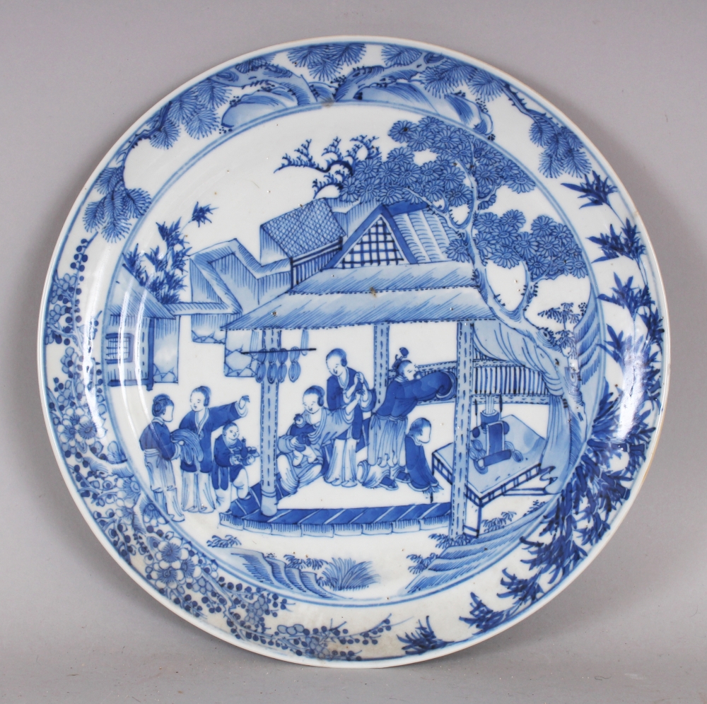 A 19TH CENTURY CHINESE BLUE & WHITE PORCELAIN PLATE, well painted with a detailed figural village