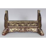 AN EARLY 20TH CENTURY CHINESE GILT DECORATED & LACQUERED WOOD SCREEN STAND, 14.5in wide & 8.4in