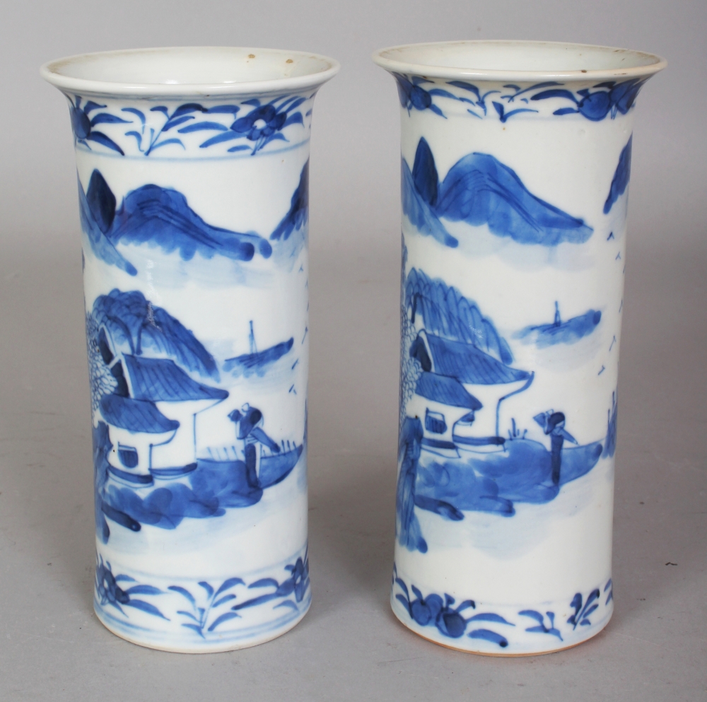 A PAIR OF 19TH CENTURY CHINESE BLUE & WHITE RIVER LANDSCAPE CYLINDRICAL PORCELAIN VASES, each base - Bild 3 aus 9