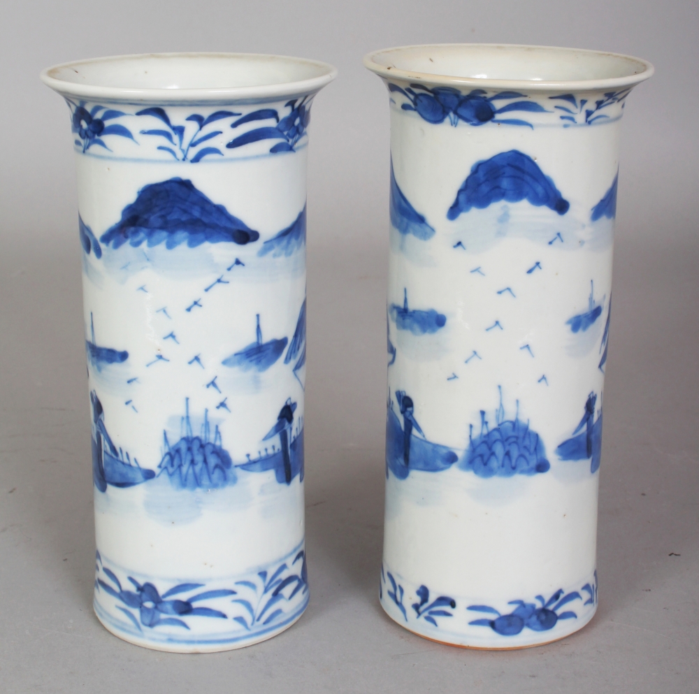 A PAIR OF 19TH CENTURY CHINESE BLUE & WHITE RIVER LANDSCAPE CYLINDRICAL PORCELAIN VASES, each base - Bild 4 aus 9