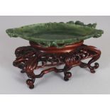 A FINE QUALITY 19TH/20TH CENTURY CHINESE GREEN JADE OVAL BRUSHWASHER, together with a good quality