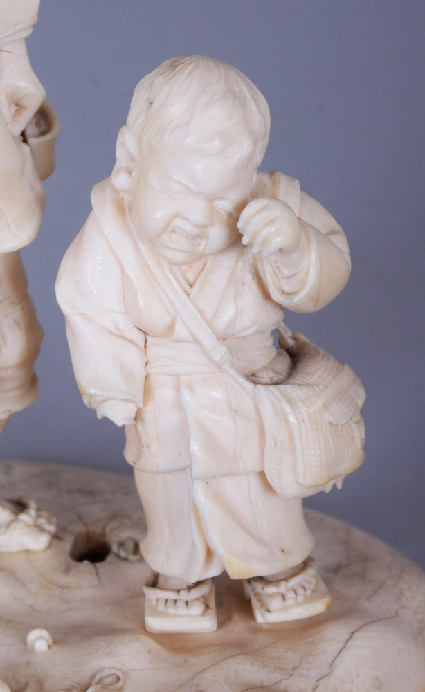 A FINE QUALITY JAPANESE MEIJI PERIOD IVORY OKIMONO OF A STANDING MAN IN THE COMPANY OF A CRYING BOY, - Image 6 of 7