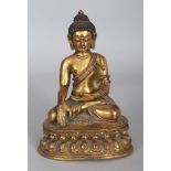 A GOOD QUALITY 18TH/19TH CENTURY TIBETAN GILT BRONZE FIGURE OF BUDDHA, weighing approx. 660gm, the