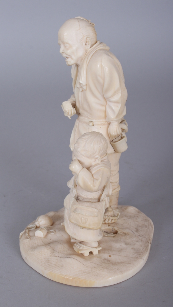 A FINE QUALITY JAPANESE MEIJI PERIOD IVORY OKIMONO OF A STANDING MAN IN THE COMPANY OF A CRYING BOY, - Image 4 of 7