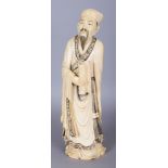 A GOOD LARGE LATE 19TH/EARLY 20TH CENTURY CHINESE IVORY CARVING OF A STANDING SCHOLAR, weighing