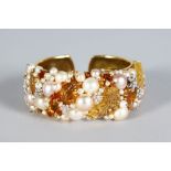 A SUPERB 18ct GOLD BRACELET BY J. GIODORO, set with pearls of varying sizes, diamond leaves in